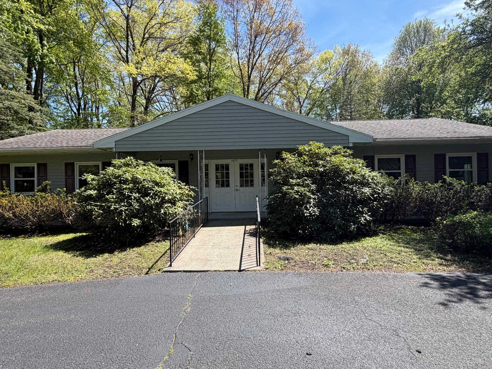 1612 Crescent Road — front entrance